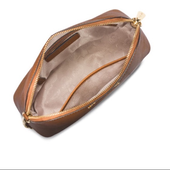 New! Michael Kors Crossbody - Picture 6 of 10